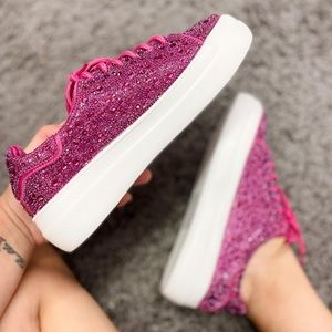 Hey Girl! NIB Fuchsia light weight tennis